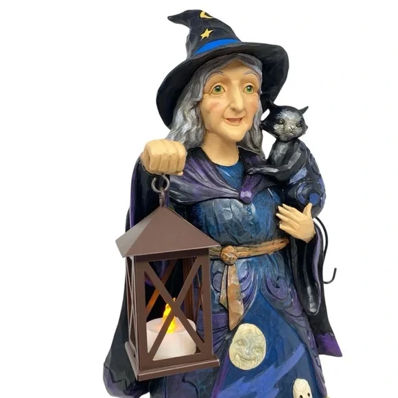 Jim Shore Heartwood Lighted Halloween Witch With Cat & Lantern 20"
Retired 2018 - Picture 7 of 11